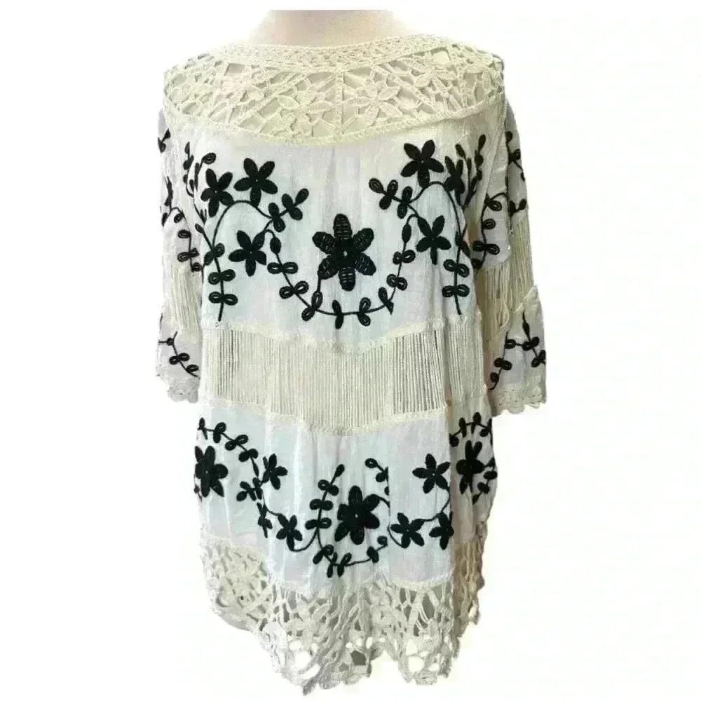 Oliver By Escio Embroidered Flower top